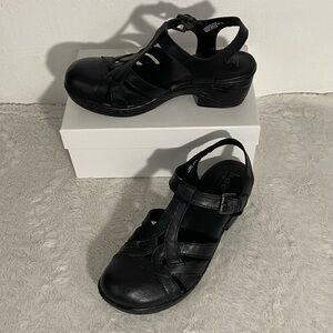 boc Born of Concept Persi Black Leather T-Strap Clog Sandal Women’s Size 10M